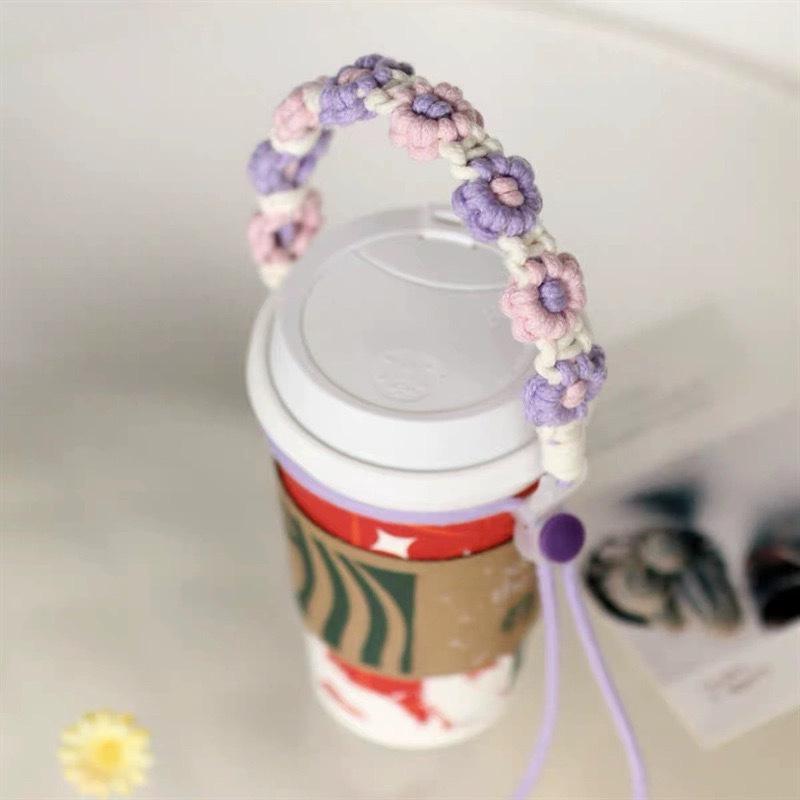 Ins Hand-Woven Two-Color Daisy Portable Coffee Cup Milk Tea Water Cup Set Rope Handheld Lanyard Woven Water Cup Lanyard Coffee Cup Hand Strap Finished Product
Ins Hand-Woven Two-Color Daisy Portable Coffee Cup Milk Tea Water Cup Set Rope Handheld Lanyard Woven Water Cup Lanyard Coffee Cup Hand Strap Finished Product