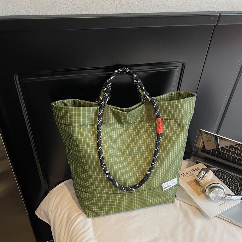 Climbing rope Outdoor waterproof nylon bag Unisex large-capacity commuter bag Bucket bag зелений
Climbing rope Outdoor waterproof nylon bag Unisex large-capacity commuter bag Bucket bag зелений
