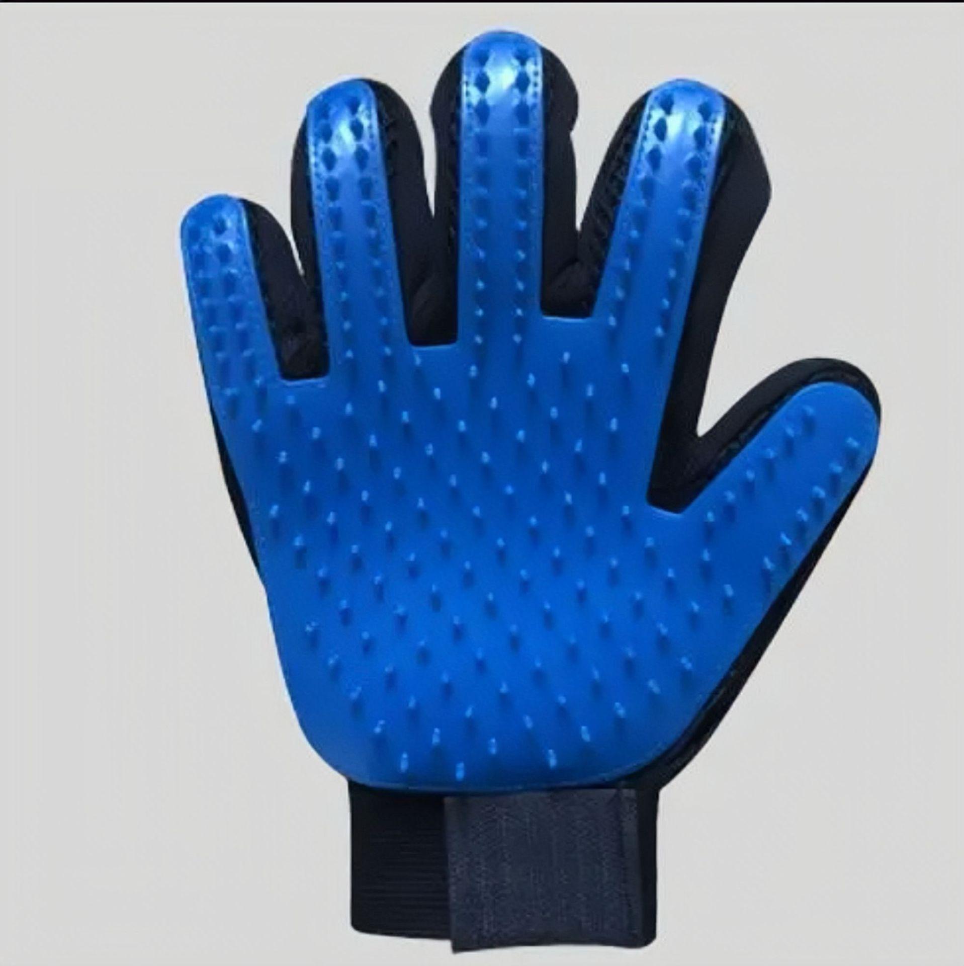 Cat Grooming & Hair Removal Gloves - Bath & Cleaning Comb Tool
Cat Grooming & Hair Removal Gloves - Bath & Cleaning Comb Tool