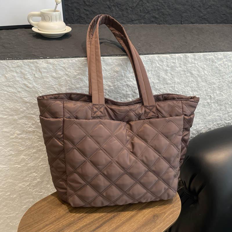 Women Cott Padded Tote Bag Korean Style Large Capacity Shoulder Bag for Travel CommuteComfortable for Daily Use Laptop Bag
Women Cott Padded Tote Bag Korean Style Large Capacity Shoulder Bag for Travel CommuteComfortable for Daily Use Laptop Bag