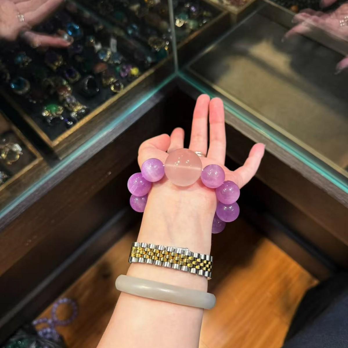 Браслет из лавандового кунцита - Подарок лучшему другу в фиолетово-розовых тонах со звездами Purple Kunzite (with gift box) лаванды фиолетового
Браслет из лавандового кунцита - Подарок лучшему другу в фиолетово-розовых тонах со звездами Purple Kunzite (with gift box) лаванды фиолетового