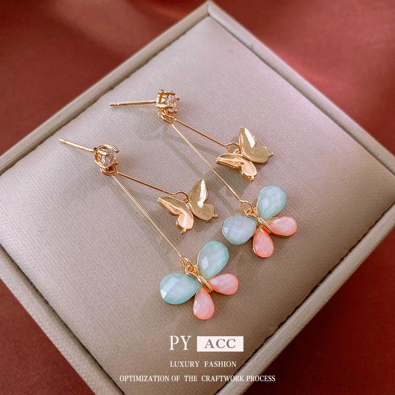 Silver Zircon Butterfly Earrings – Elegant, Fresh, Versatile Studs for a High-End Look
Silver Zircon Butterfly Earrings – Elegant, Fresh, Versatile Studs for a High-End Look