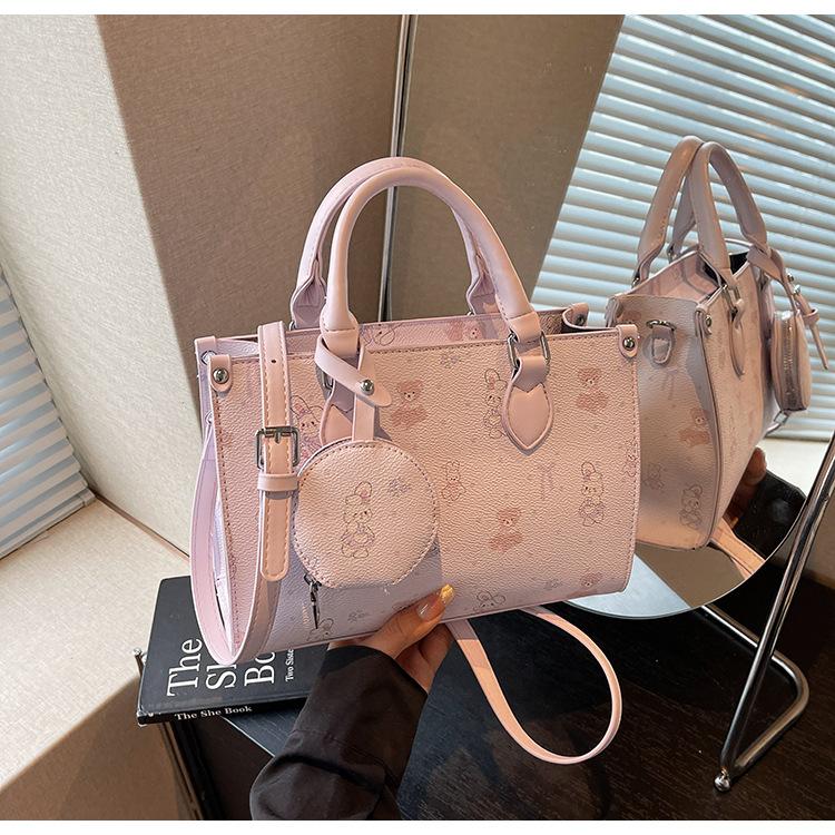 New versatile popular casual messenger bag fashionable simple commuter shoulder messenger bag рожевий
New versatile popular casual messenger bag fashionable simple commuter shoulder messenger bag рожевий