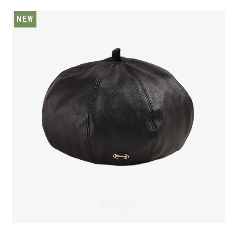 Высококачественная восьмиугольная шляпа из полиуретана для женщин, осень-зима, берет, нишевый дизайн, ретро, однотонная кожаная шляпа-бутон One size
Высококачественная восьмиугольная шляпа из полиуретана для женщин, осень-зима, берет, нишевый дизайн, ретро, однотонная кожаная шляпа-бутон One size