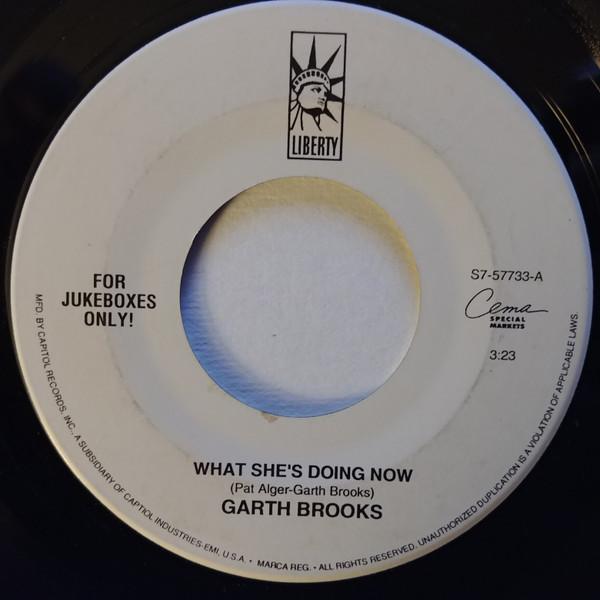 7inch Record GARTH BROOKS What Shes Doing Now Friends In L S757733 Liberty 1992 US CountryFolk Used
7inch Record GARTH BROOKS What Shes Doing Now Friends In L S757733 Liberty 1992 US CountryFolk Used