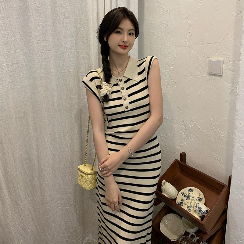 Spring/Summer 2025 Lapel Striped Knitted Women s Waist-Slimming Pleated Long Dress Trend Large
Spring/Summer 2025 Lapel Striped Knitted Women s Waist-Slimming Pleated Long Dress Trend Large