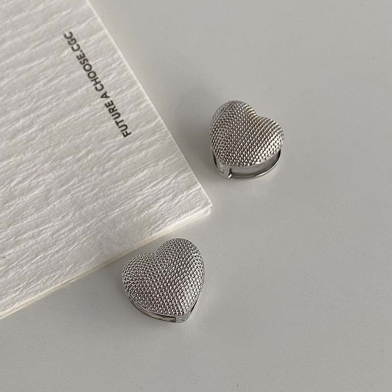 Корейские металлические двухсторонние серьги в форме сердца для женщин и девочек, минималистичный дизайн, гладкая пряжка в форме сердца, свадебные украшения, подарки серебряный
Корейские металлические двухсторонние серьги в форме сердца для женщин и девочек, минималистичный дизайн, гладкая пряжка в форме сердца, свадебные украшения, подарки серебряный