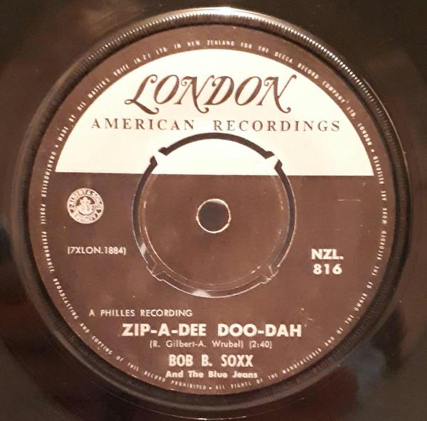 7inch Record BOB B. SOXX THE BLUE JEANS ZipADee DooDah NZL816 London American 1962 UK Rock Used
7inch Record BOB B. SOXX THE BLUE JEANS ZipADee DooDah NZL816 London American 1962 UK Rock Used