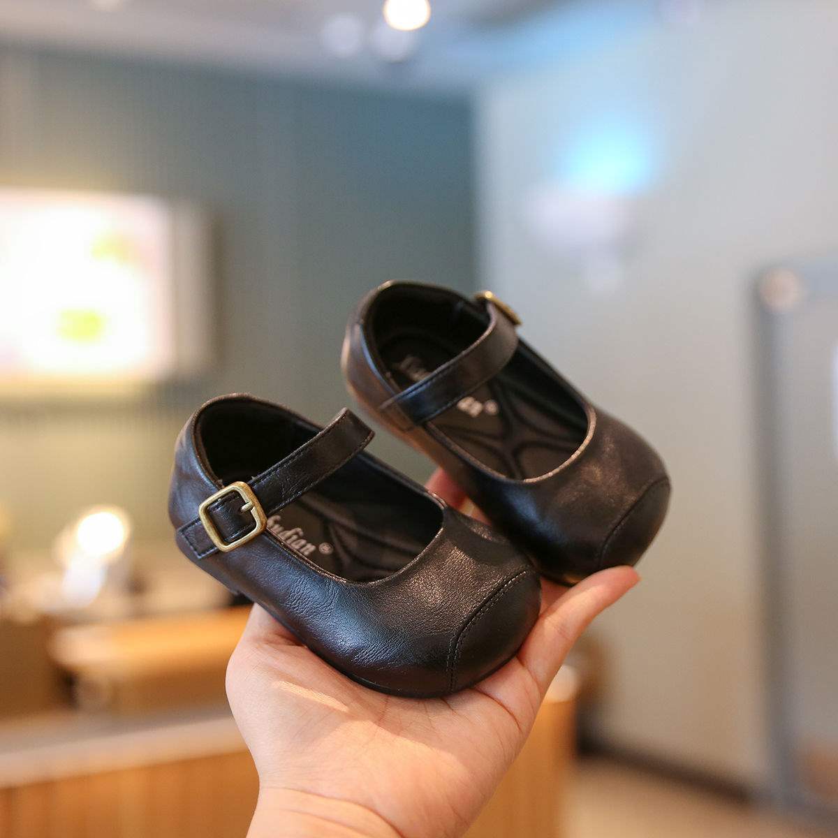 Девочки кожаные туфли туфли весна и осень 2025 черный весна новые детские одинарные туфли принцесса иностранные мягкая подошва ребенок 25 yards inner length 16cm чёрный
Девочки кожаные туфли туфли весна и осень 2025 черный весна новые детские одинарные туфли принцесса иностранные мягкая подошва ребенок 25 yards inner length 16cm чёрный