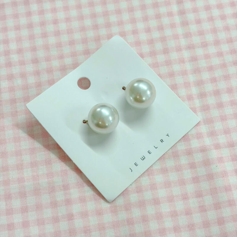 Big Pearl Silver Needle Wedding Earrings for Hanbok Wedding Daily Wear 14mm
Big Pearl Silver Needle Wedding Earrings for Hanbok Wedding Daily Wear 14mm