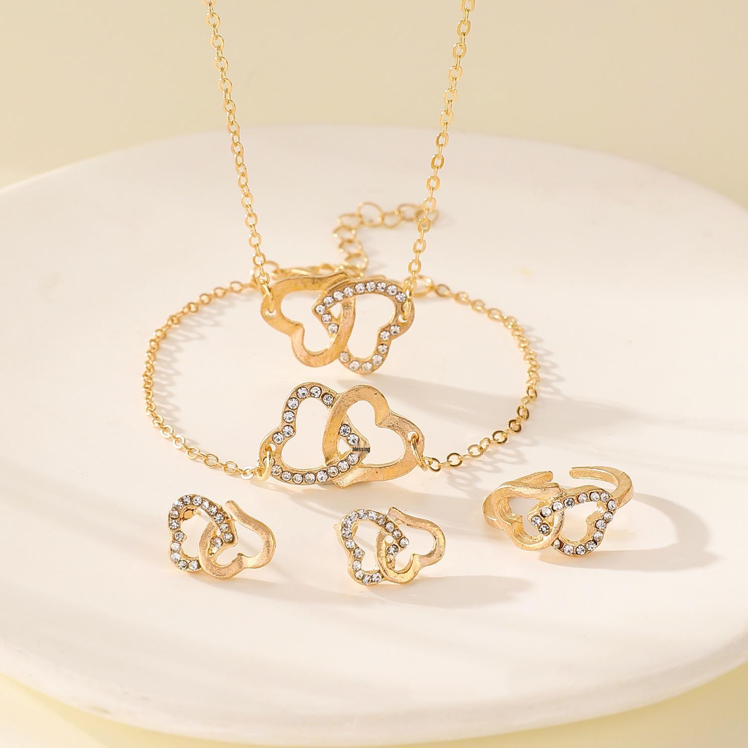 Elegant Double Heart Necklace and Jewelry Set: European-American Chic, Perfect for Banquets
Elegant Double Heart Necklace and Jewelry Set: European-American Chic, Perfect for Banquets