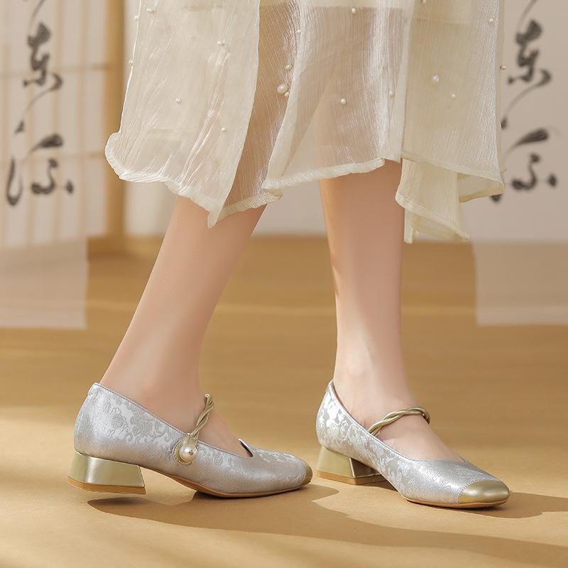 Square head Mary Jane shoes spring and autumn temperament commuting light mouth single shoes with cheongsam 34 абрикосовий
Square head Mary Jane shoes spring and autumn temperament commuting light mouth single shoes with cheongsam 34 абрикосовий
