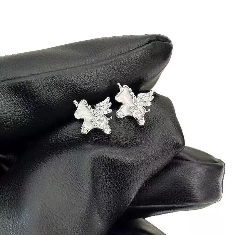 Cute and childlike pony titanium steel earbone nails unique niche earrings earrings women
Cute and childlike pony titanium steel earbone nails unique niche earrings earrings women