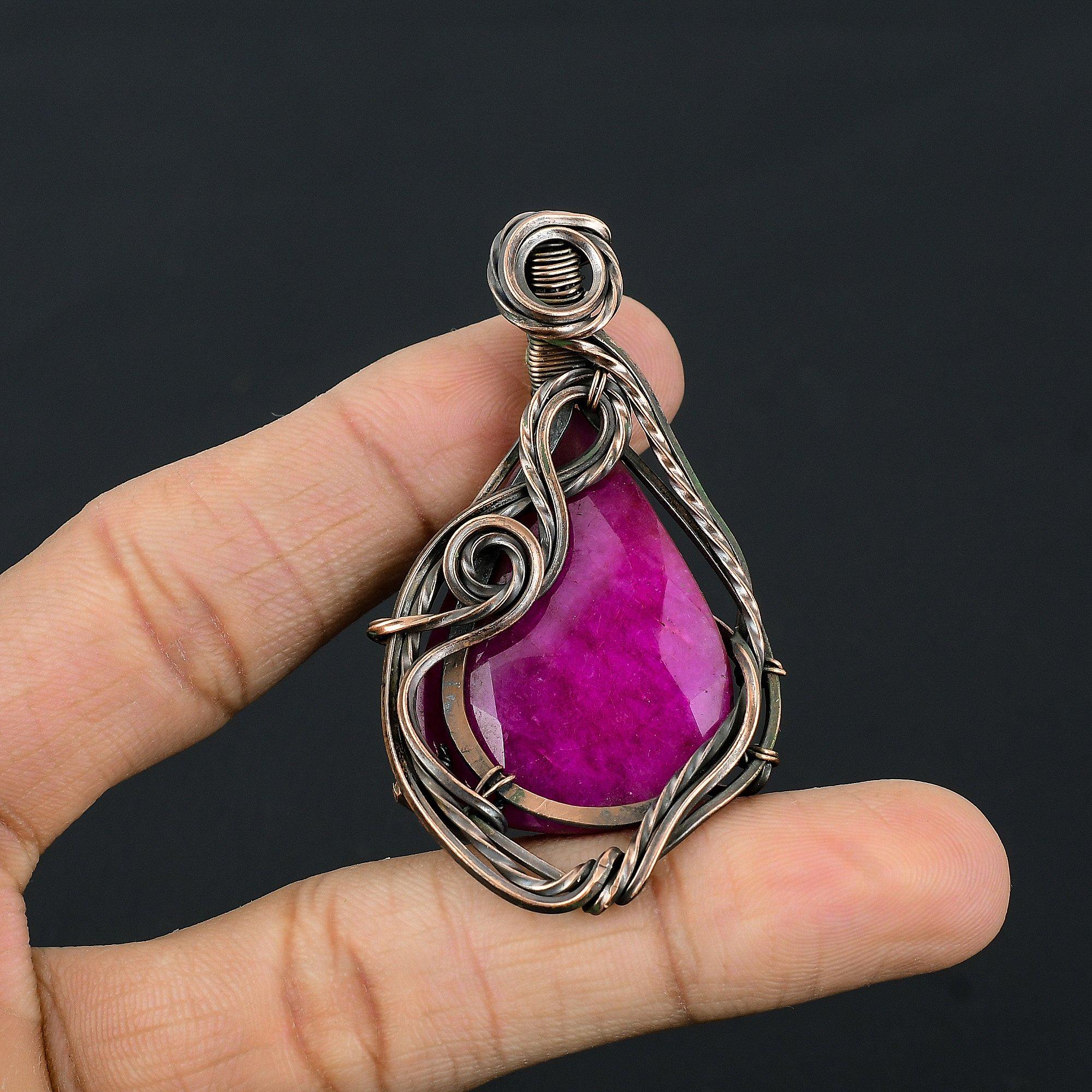 Рубиновый кулон Ювелирные изделия из драгоценных камней, Кулон ручной работы, обернутый медной проволокой 999 пробы, Ювелирные изделия новейшего дизайна 2.66 Inches
Рубиновый кулон Ювелирные изделия из драгоценных камней, Кулон ручной работы, обернутый медной проволокой 999 пробы, Ювелирные изделия новейшего дизайна 2.66 Inches