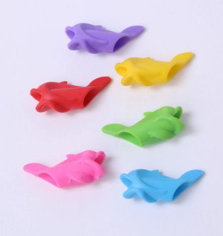 2026 New 4PCS Student Writing Grip Corrector Children s Gel Pen Grip Magic Tool Small Fish Silicone Pen Sleeve Random Color
2026 New 4PCS Student Writing Grip Corrector Children s Gel Pen Grip Magic Tool Small Fish Silicone Pen Sleeve Random Color