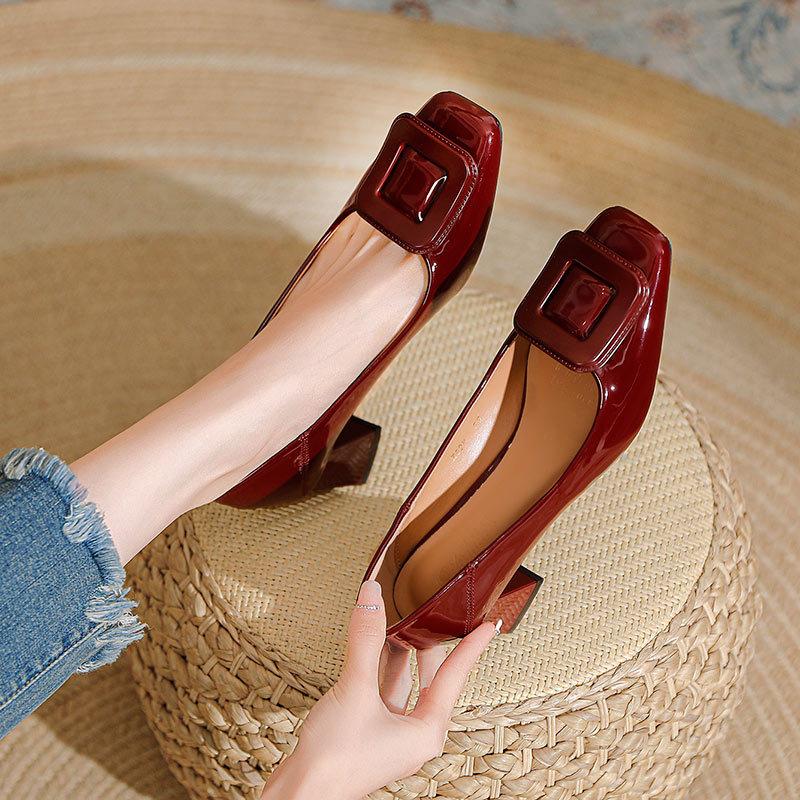 Square head high heels women s thick heels are not tired of feet New French patent leather light mouth single shoes medium heel red wedding shoes 40 чорний
Square head high heels women s thick heels are not tired of feet New French patent leather light mouth single shoes medium heel red wedding shoes 40 чорний