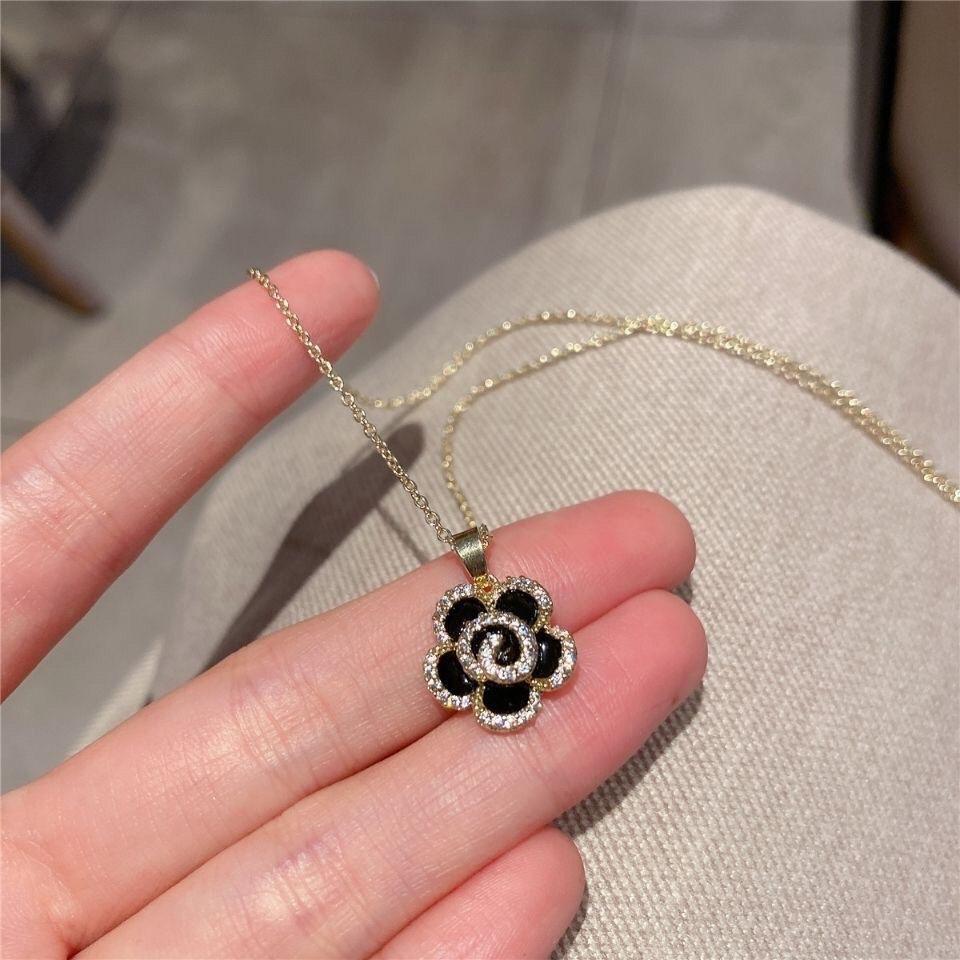 Design sense niche black camellia necklace female collarbone chain 2025 new ins simple temperament neck chain summer
Design sense niche black camellia necklace female collarbone chain 2025 new ins simple temperament neck chain summer
