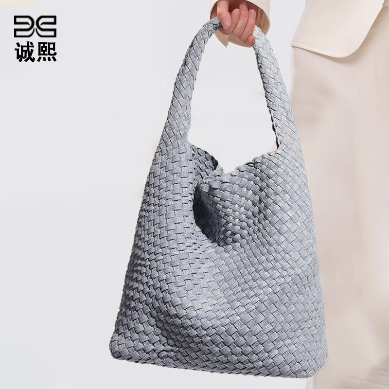 Premium denim tote bag fashion large capacity commuter handbag niche trend shoulder armpit bag
Premium denim tote bag fashion large capacity commuter handbag niche trend shoulder armpit bag