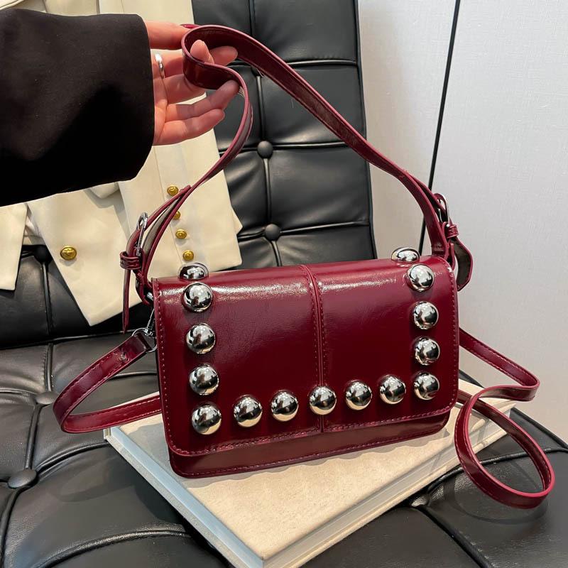 Bags This year s popular bag 2025 new Korean version fashion rivet shoulder bag women s versatile messenger small square bag чорний
Bags This year s popular bag 2025 new Korean version fashion rivet shoulder bag women s versatile messenger small square bag чорний