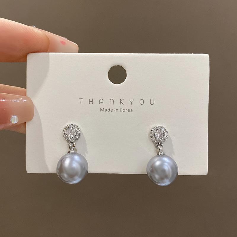 925 silver needle micro-inlaid zircon pearl earrings women s niche design stud earrings French retro elegant earrings
925 silver needle micro-inlaid zircon pearl earrings women s niche design stud earrings French retro elegant earrings