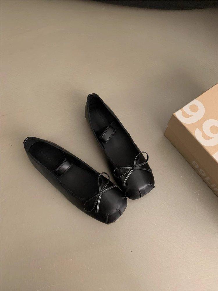 New Chinese French bow silver Mary Jane single shoes flat shoes ballet shoes spring and summer evening breeze gentle women s shoes 35
New Chinese French bow silver Mary Jane single shoes flat shoes ballet shoes spring and summer evening breeze gentle women s shoes 35