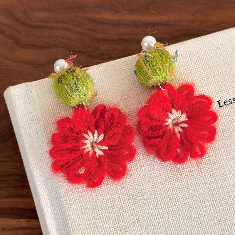 Birthday Gift 2026 Autumn Winter Multicolor Plush Knitting Wool Simulated Pearl Flower Ball Long Dangle Earrings for Women червоний
Birthday Gift 2026 Autumn Winter Multicolor Plush Knitting Wool Simulated Pearl Flower Ball Long Dangle Earrings for Women червоний