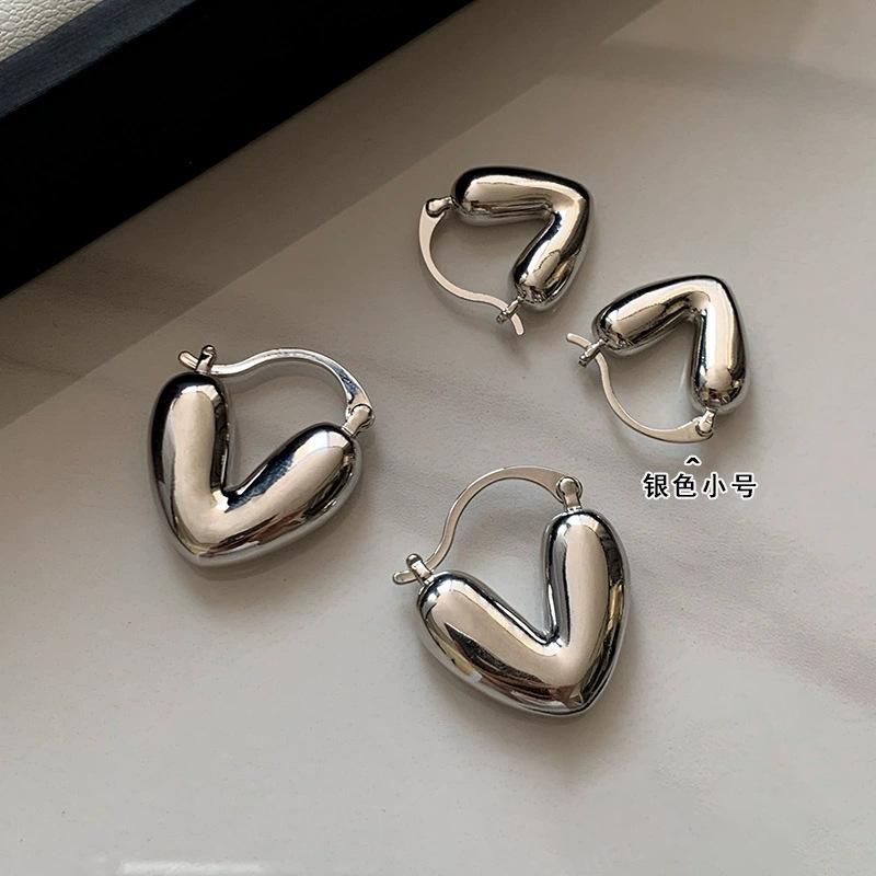 Three-dimensional love high-quality brass gold-plated color-preserving peach heart temperament simple personality metal versatile earrings
Three-dimensional love high-quality brass gold-plated color-preserving peach heart temperament simple personality metal versatile earrings