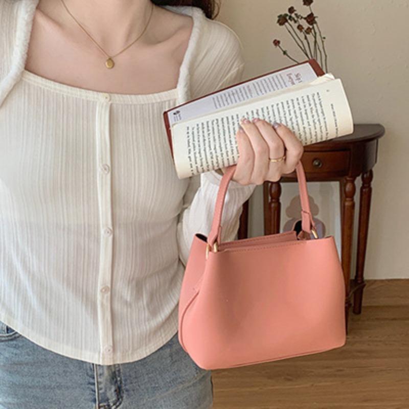 Summer new crossbody bucket bag mini handbag niche strawberry powder Korean temperament high-end small bag розовый
Summer new crossbody bucket bag mini handbag niche strawberry powder Korean temperament high-end small bag розовый