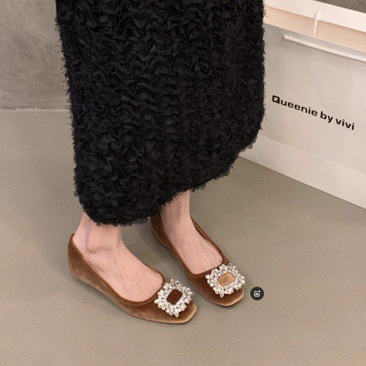 Inner heightening suede rhinestone French small single shoes women s shoes 2025 new spring and autumn evening shoes black commuter shoes 40 коричневий
Inner heightening suede rhinestone French small single shoes women s shoes 2025 new spring and autumn evening shoes black commuter shoes 40 коричневий