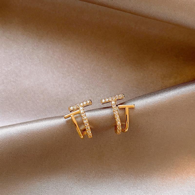 K real gold electroplated silver needle zircon stud earrings, new popular high-end earrings, great-looking exquisite earrings.
K real gold electroplated silver needle zircon stud earrings, new popular high-end earrings, great-looking exquisite earrings.