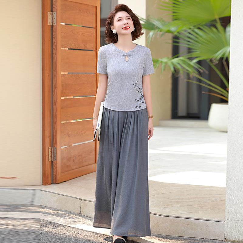 Mom s 2026 Summer Set: Short-Sleeve T-Shirt & Wide-Leg Pants for Middle-Aged and Elderly Women 5XL (145-160 jin)
Mom s 2026 Summer Set: Short-Sleeve T-Shirt & Wide-Leg Pants for Middle-Aged and Elderly Women 5XL (145-160 jin)