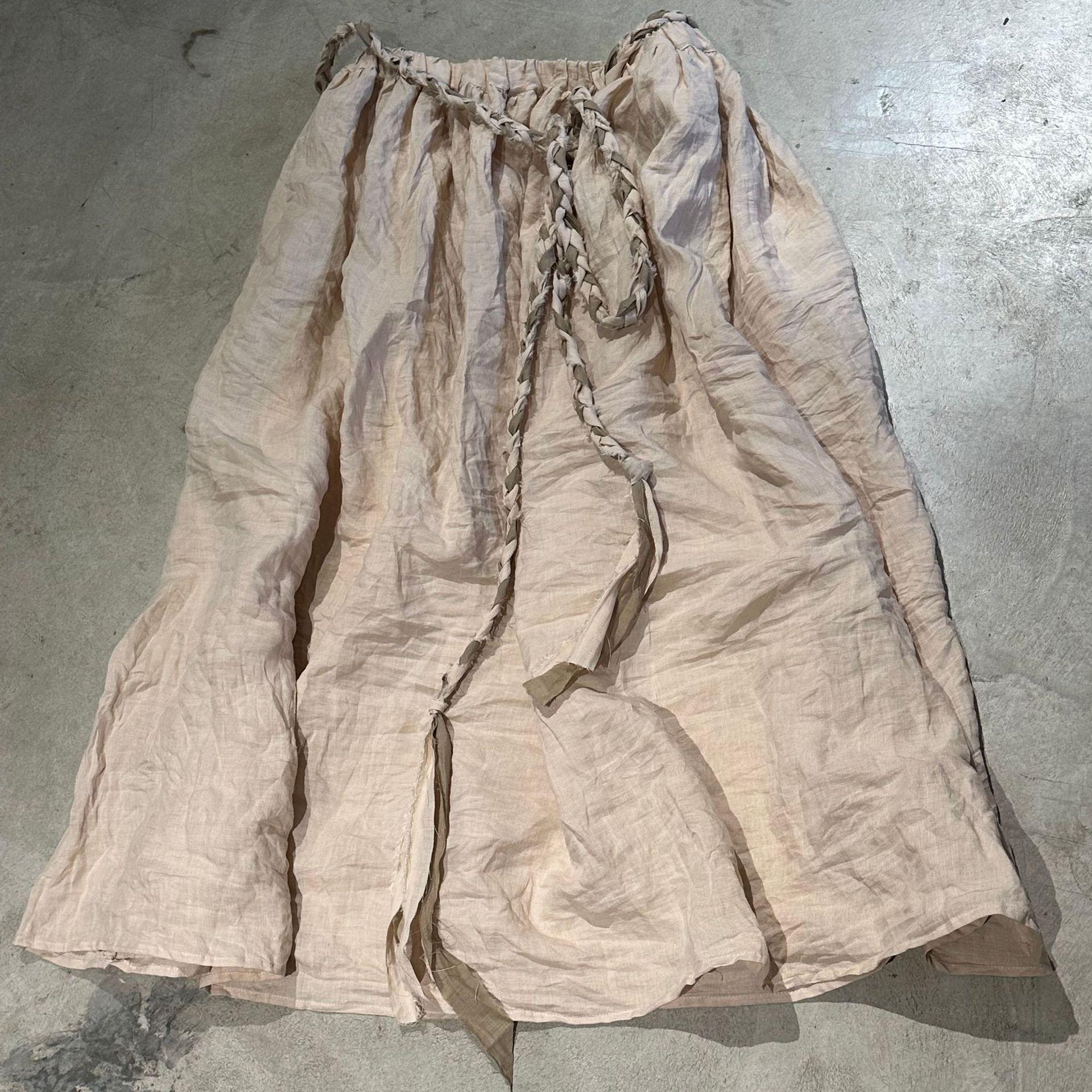 SN35 Универсальная однотонная юбка-полусолнце из стираного рами со шнуровкой One Size
SN35 Универсальная однотонная юбка-полусолнце из стираного рами со шнуровкой One Size