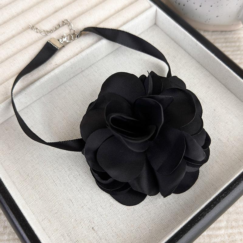 Жіноче намисто з атласної троянди в європейсько-американській моді з перебільшеним квітковим чокером у вінтажному стилі чорний
Жіноче намисто з атласної троянди в європейсько-американській моді з перебільшеним квітковим чокером у вінтажному стилі чорний