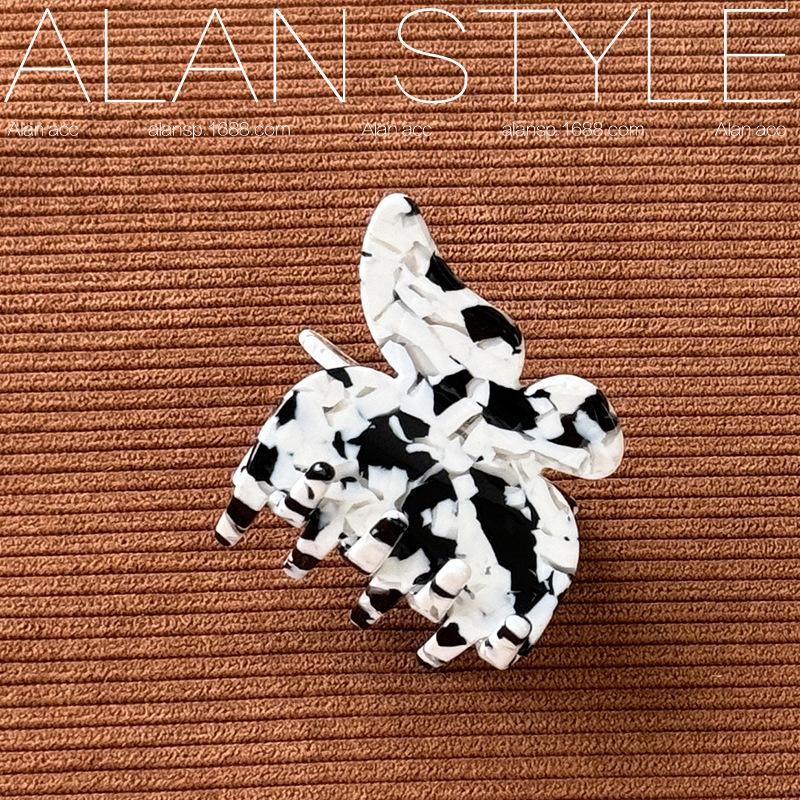 Korean Fashion Vinegar Clip Set Hair At Back Of Head Cow Colored Accessory Shark Comb
Korean Fashion Vinegar Clip Set Hair At Back Of Head Cow Colored Accessory Shark Comb