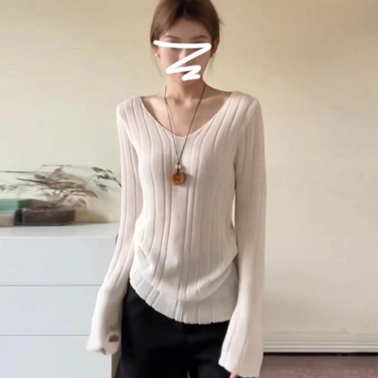 Spice girl white v-neck sweater with horn sleeves bottoming shirt women s autumn new lazy wind slim knitting one size fits all білий
Spice girl white v-neck sweater with horn sleeves bottoming shirt women s autumn new lazy wind slim knitting one size fits all білий