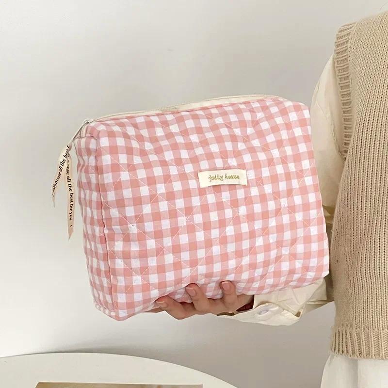 Large Capacity Women s Cosmetic Bags Cases Casual Ladies Small Storage Bag with Zipper Female Travel Clutch Bag Small Handbags
Large Capacity Women s Cosmetic Bags Cases Casual Ladies Small Storage Bag with Zipper Female Travel Clutch Bag Small Handbags