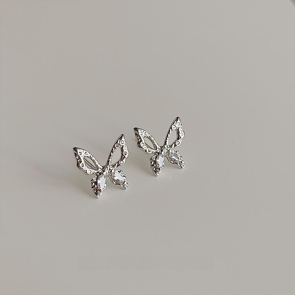 925 Silver Needle Butterfly Earrings with Micro-Inlaid Zircon - Simple, Elegant, Fresh Design
925 Silver Needle Butterfly Earrings with Micro-Inlaid Zircon - Simple, Elegant, Fresh Design