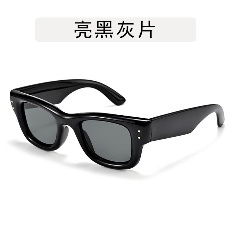 High Quality Outdoor Sunglasses Rivets Decoration Square Shape Ladies Sun Glasses Vacation Travelling Sun Glass for Women черный серый
High Quality Outdoor Sunglasses Rivets Decoration Square Shape Ladies Sun Glasses Vacation Travelling Sun Glass for Women черный серый