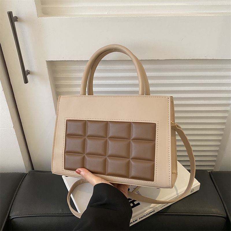 Grid indentation temperament retro texture handbag women s 2025 new Korean version simple shoulder bag women s messenger bag
Grid indentation temperament retro texture handbag women s 2025 new Korean version simple shoulder bag women s messenger bag