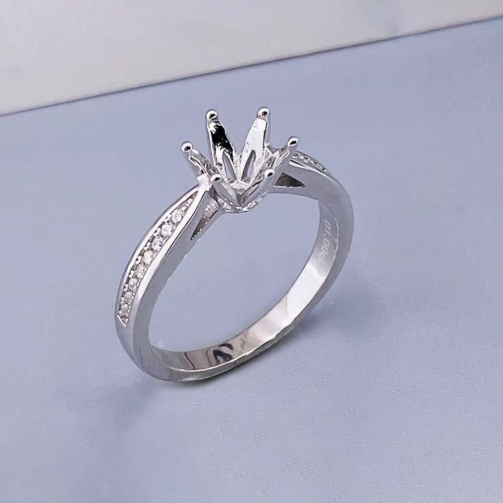 Women s Six-Prong Moissanite Ring Setting in 925 Silver - Available in 1, 1.5, or 2 Carats. US Size 8.5
Women s Six-Prong Moissanite Ring Setting in 925 Silver - Available in 1, 1.5, or 2 Carats. US Size 8.5
