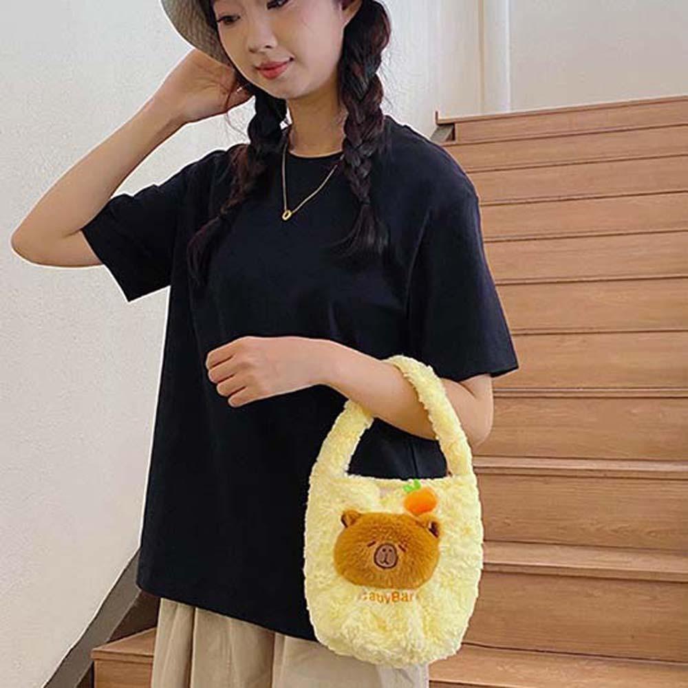 Large Capacity Capybara Bucket Bag Plush Cartoon Storage Bag All-Match Furry Handbag Kids жовтий
Large Capacity Capybara Bucket Bag Plush Cartoon Storage Bag All-Match Furry Handbag Kids жовтий