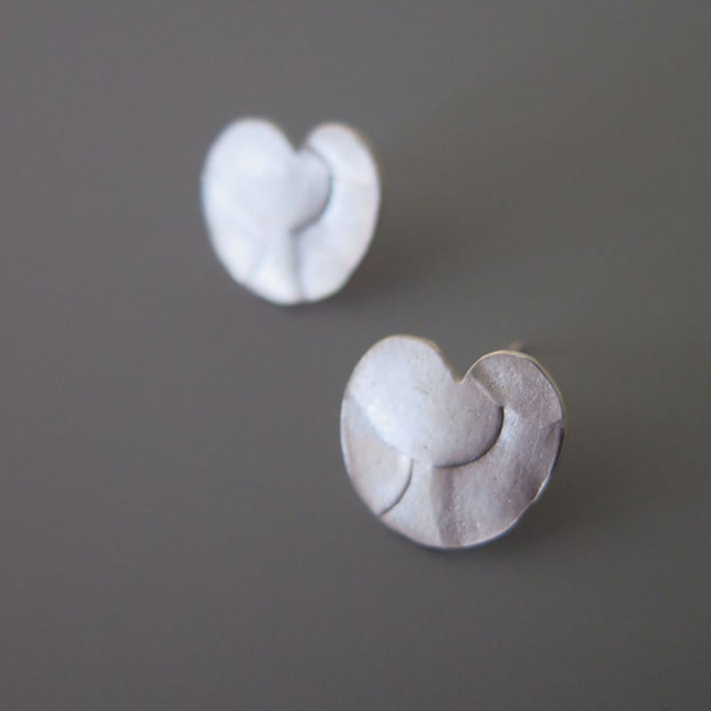 DE MOON melt heart silver earrings silver
DE MOON melt heart silver earrings silver