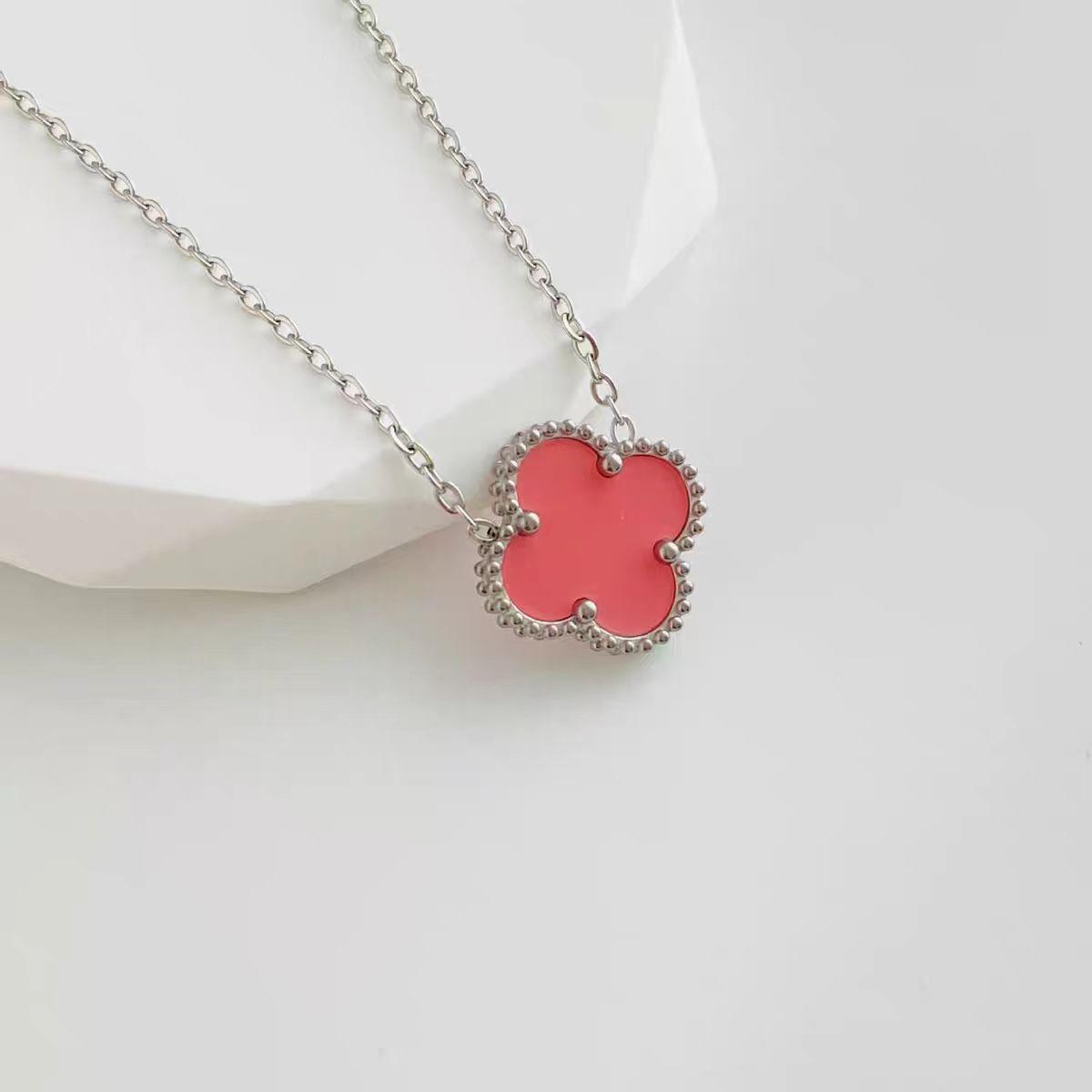 15 мм модное двухстороннее ожерелье с четырьмя листами клевера, легкая роскошная ювелирная бижутерия из титановой стали, простая темпераментная женская цепочка на ключицу 18K
15 мм модное двухстороннее ожерелье с четырьмя листами клевера, легкая роскошная ювелирная бижутерия из титановой стали, простая темпераментная женская цепочка на ключицу 18K