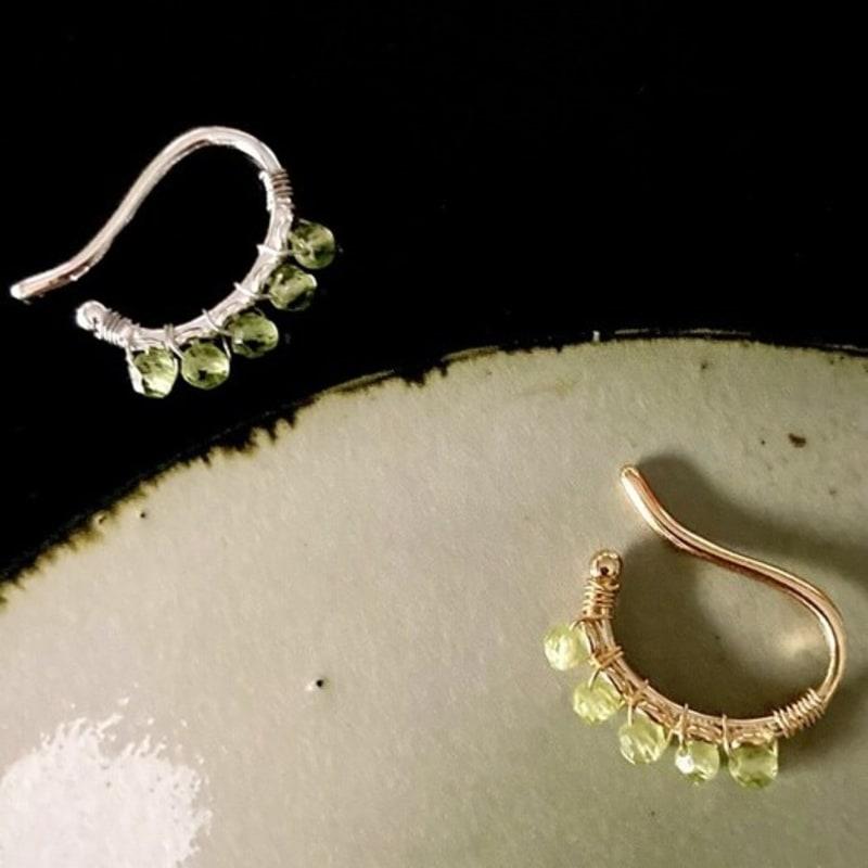 SUZURAN peridot curve earcuff gemstone ear cuff peridot August birthstone gold
SUZURAN peridot curve earcuff gemstone ear cuff peridot August birthstone gold