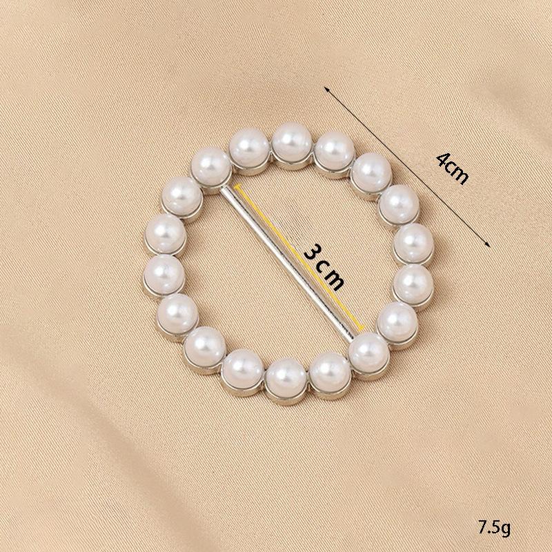 Кольцо для шарфа, зажимы для галстуков и футболок, угловая завязанная пуговица для женщин, модная металлическая круглая пряжка для рубашки
Кольцо для шарфа, зажимы для галстуков и футболок, угловая завязанная пуговица для женщин, модная металлическая круглая пряжка для рубашки