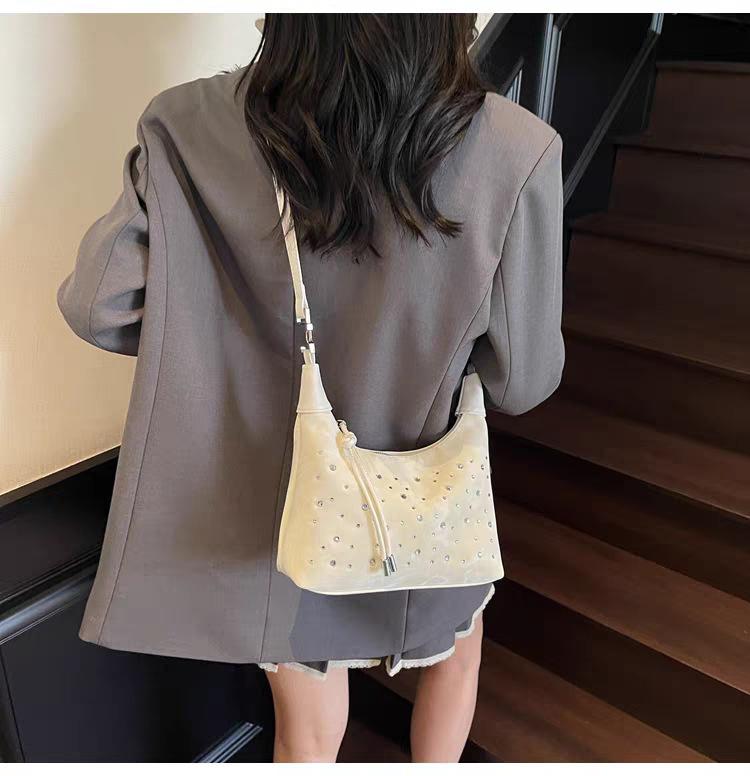 Niche Design Bag Women s All-matching Super Hot Cross-body Korean Style Diamond-encrusted Portable Dumpling 23x10x17
Niche Design Bag Women s All-matching Super Hot Cross-body Korean Style Diamond-encrusted Portable Dumpling 23x10x17