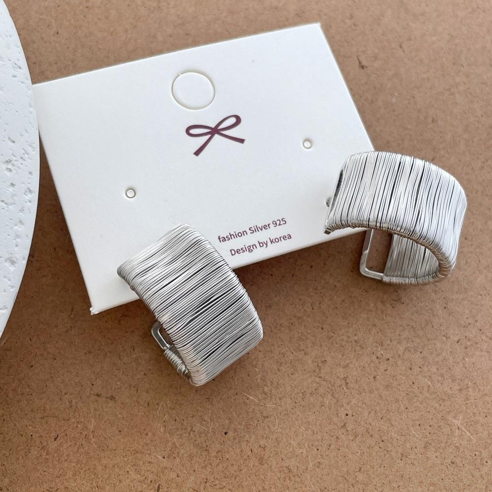 Real Gold Silver Plated Copper Holiday Jewelry High Quality Silk Thread Wrapped Circle Metallic Hoop Earrings for Women
Real Gold Silver Plated Copper Holiday Jewelry High Quality Silk Thread Wrapped Circle Metallic Hoop Earrings for Women