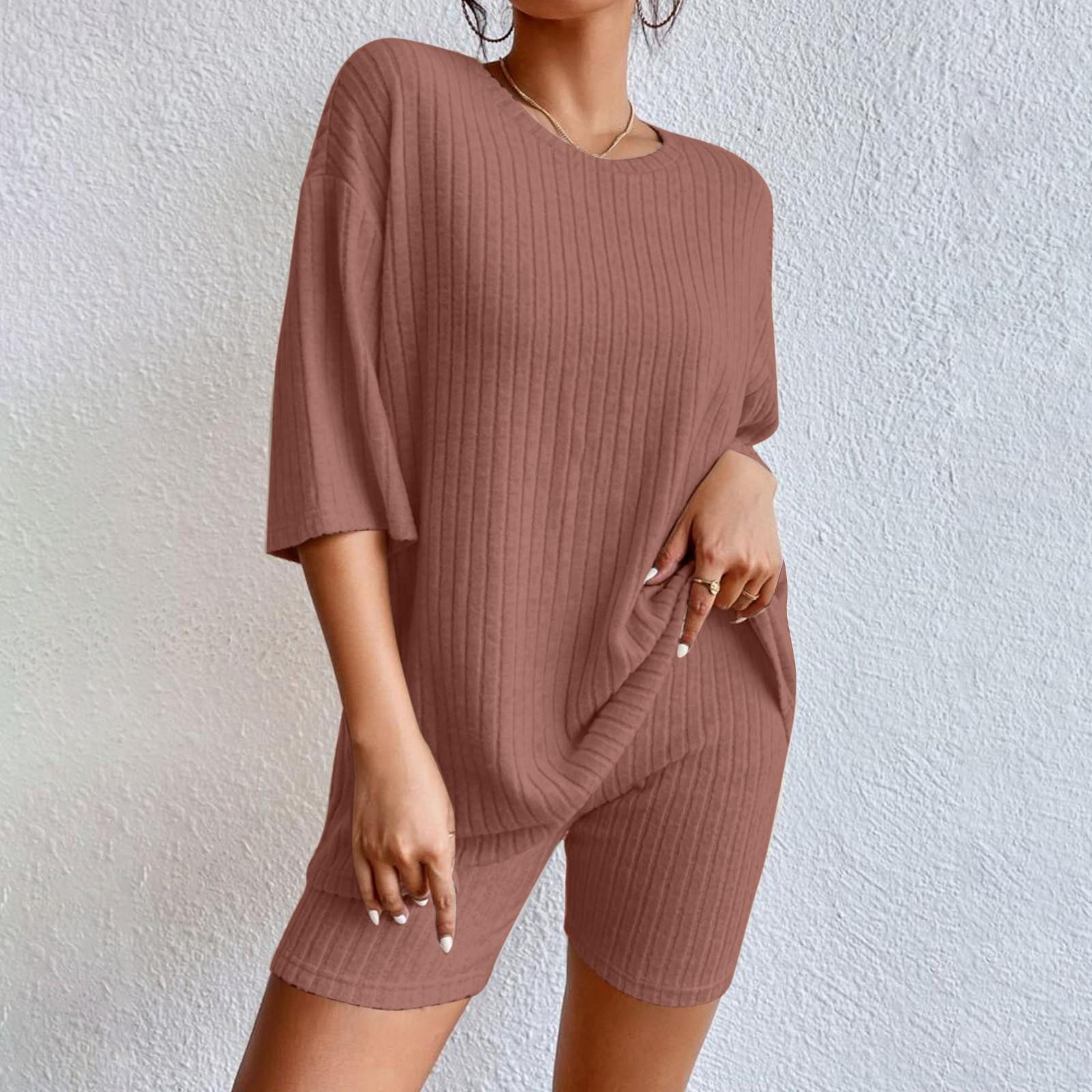 Женский модный повседневный однотонный свободный круглый вырез с коротким рукавом шорты костюм красный
Женский модный повседневный однотонный свободный круглый вырез с коротким рукавом шорты костюм красный
