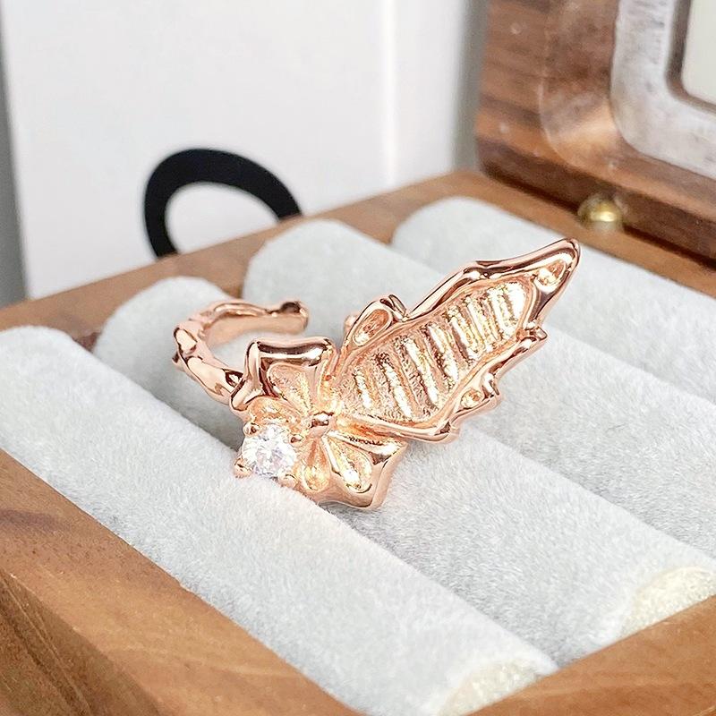 Rose Gold Arrow Feather Contrasting Color Butterfly Wing Opening Ring Niche Design Personalized Stacked Ring Adjustable opening
Rose Gold Arrow Feather Contrasting Color Butterfly Wing Opening Ring Niche Design Personalized Stacked Ring Adjustable opening