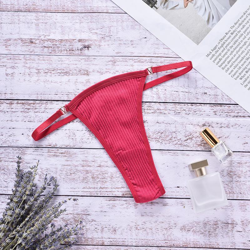 Женские бесшовные хлопковые стринги с заниженной талией - дышащие и сексуальные с металлическим декором S красный
Женские бесшовные хлопковые стринги с заниженной талией - дышащие и сексуальные с металлическим декором S красный